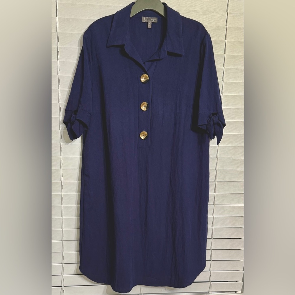 Luxology half button dress size XL excellent condition. “Measurements posted”